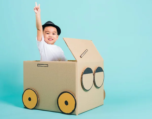 Anak Anak Asia Yang Bahagia Tersenyum Sambil Mengemudi Mobil Yang — Stok Foto