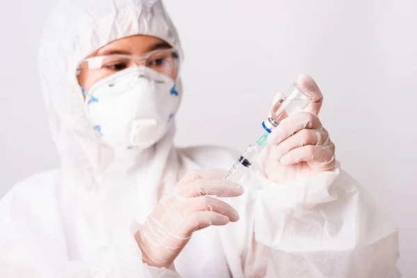 Primeros Planos Mano Doctora Científica Uniforme Suite Ppe Que Usa —  Fotos de Stock