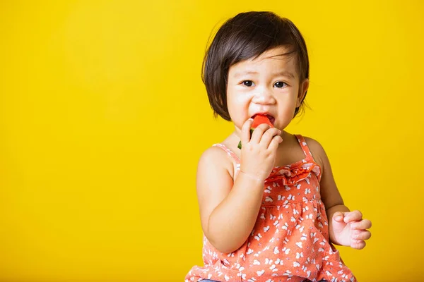 Mutlu Portre Asyalı Bebek Çocuk Sevimli Küçük Kız Gülüşü Tişört — Stok fotoğraf