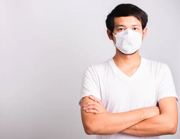 Primeros Planos Hombre Guapo Asiático Con Máscara Facial Protectora Higiénica —  Fotos de Stock