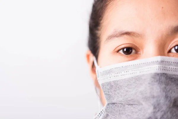 Close Aziatische Volwassen Vrouw Met Rood Shirt Gezichtsmasker Beschermend Tegen — Stockfoto