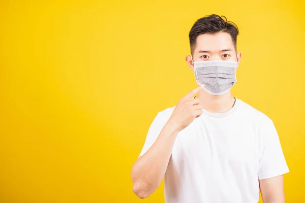 Asiático Joven Adolescente Hombre Usando Máscara Facial Protectora Higiénica Quirúrgica —  Fotos de Stock