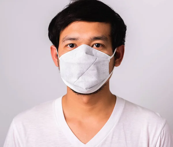 Primeros Planos Hombre Guapo Asiático Con Máscara Facial Protectora Higiénica —  Fotos de Stock
