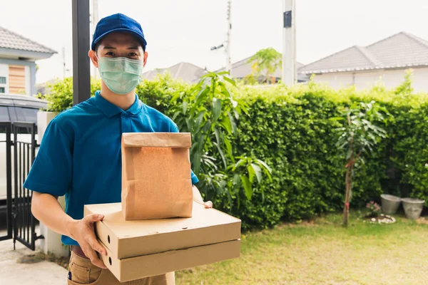 Asiatische Junge Zusteller Kurier Senden Und Halten Fast Food Pizza — Stockfoto