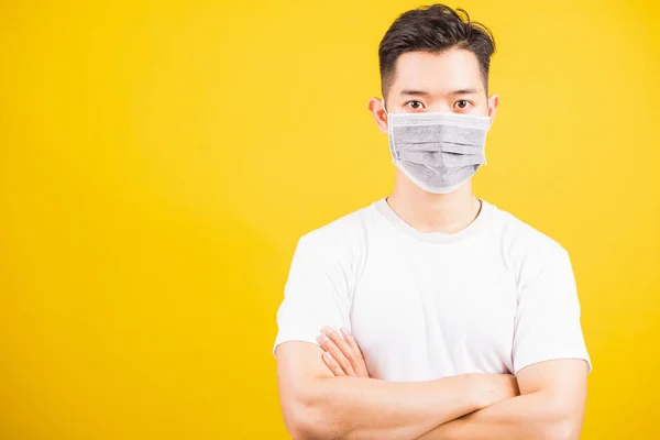 Primer Plano Asiático Joven Guapo Hombre Con Máscara Facial Virus —  Fotos de Stock