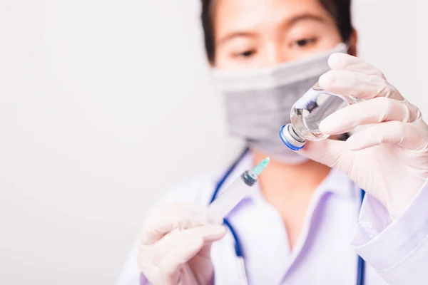 Asiatisk Kvinnlig Läkare Eller Sjuksköterska Uniform Och Handskar Med Stetoskop — Stockfoto