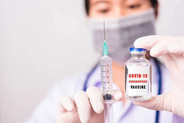 Donna Asiatica Medico Infermiere Uniforme Guanti Con Maschera Protettiva Laboratorio — Foto Stock