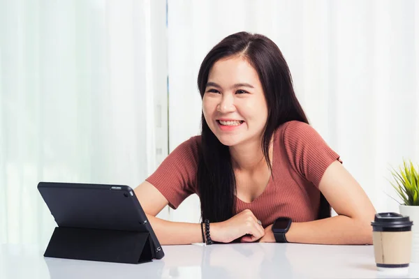 Trabajo Desde Casa Asiático Negocio Joven Hermosa Mujer Sonriendo Sentado — Foto de Stock