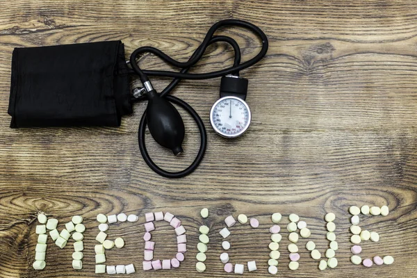 Basınç ve hatmi top kelime şekillendirme ölçeğini: Tıp.