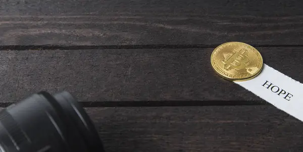 kamera lensi bitcoin kelime ile üzerinde duruluyor: umut.