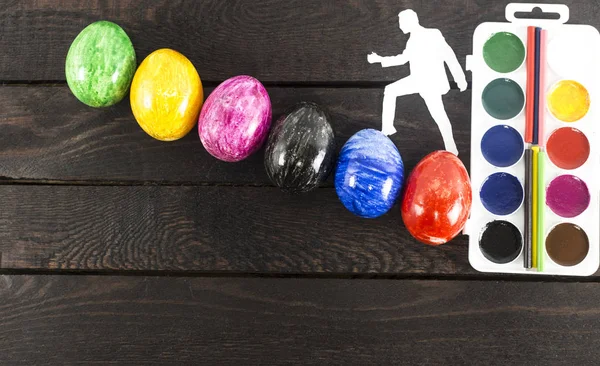 yumurta biçimli merdiven yürüyen adam.