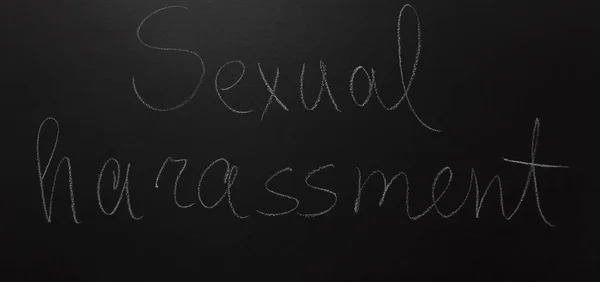 Texto escrito con en pizarra: Acoso sexual . —  Fotos de Stock