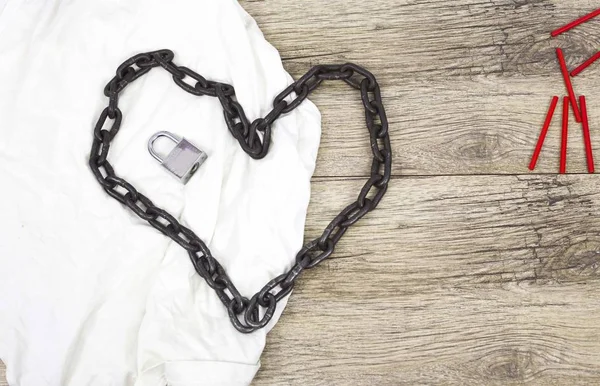 Chain heart shape with lock on white rag. — Stock Photo, Image