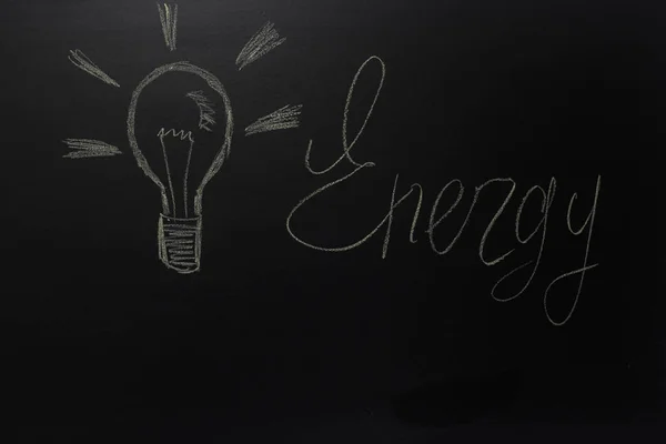 Metinle yazı tahtası üzerinde çizilmiş ışık: enerji. — Stok fotoğraf