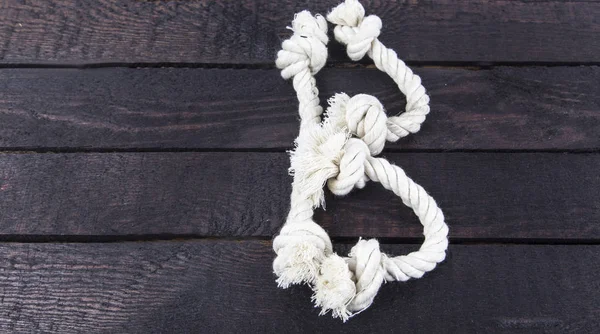 Shaped the letter with rope on wooden background. — Stock Photo, Image