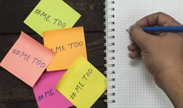 Conceito de Escândalo Sexual. Homem escrevendo no notebook 2018 — Fotografia de Stock