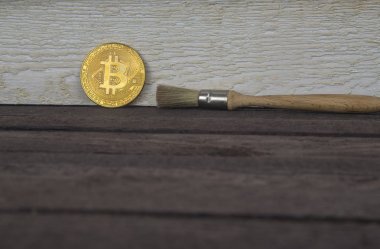 Bitcoin incelemesi kavramı. Ahşap arka plan Arkeoloji ekipman