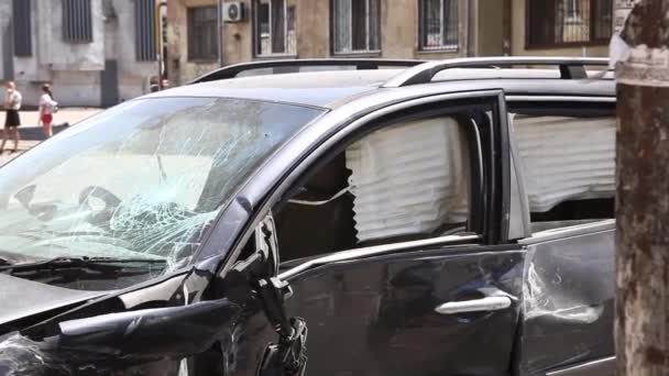 Escena Choque Diurno Con Coche Gravemente Dañado — Vídeos de Stock