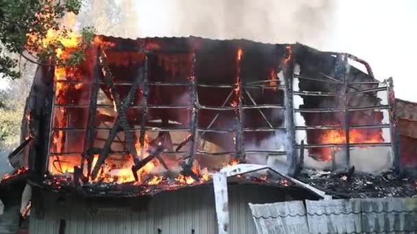 Burning House Causes Big Pile Smoke Black Smoke Rising Blue — 비디오