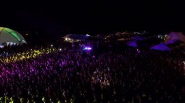 Kubana, Rusya - 1 Ağustos 2013 1 Ağustos 2013 Müzik Festivali 'nde açık hava konserindeki büyük seyirci kitlesi Prodigy rock grubu müzik performansı