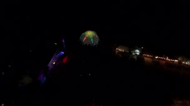 2013年8月1日ロシア クバーナオープンエアコンサートでのファンの大群衆の空の景色 Prodigyロックスターバンドの音楽パフォーマンス2013年8月1日の音楽祭 — ストック動画
