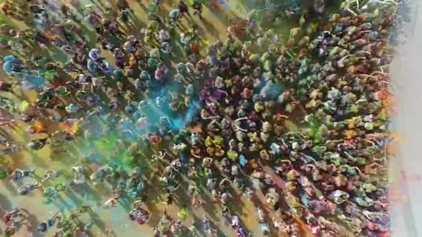 Dnipro Ουκρανία Κεραία Του Φεστιβάλ Χρωμάτων Holi Αργή Κίνηση Άνθρωποι — Αρχείο Βίντεο
