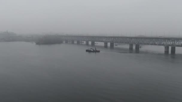 Chaland Chargé Ferraille Déchets Flottant Sur Une Surface Eau Transport — Video