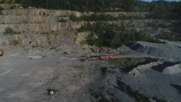 Górny Widok Stosy Piasku Kruszenia Sprzętu Kamieniołomu Wydobycia Granitu Materiałów — Wideo stockowe