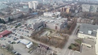 Meteor havası panoramik manzarası yakınındaki Dinyeper Ukrayna anıtının parçalanması helikopter insansız hava aracı görüntülerinden gökyüzüne doğru uçuyor.