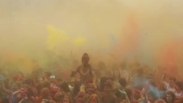 Holi Renkler Festivali Nde Dans Eden Nsanların Üzerindeki Hava Uçuşu — Stok video