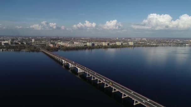 Автомобілі Їдуть Мосту Вид Повітря Міст Висоти — стокове відео