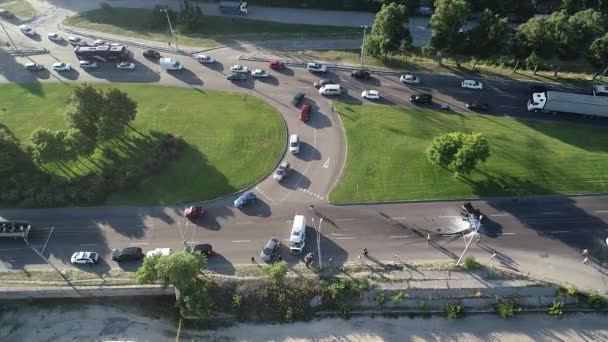 Luftaufnahme Des Verkehrsunfalls Verkehrssicherheit Die Fließenden Autos Der Innenstadt Nicht — Stockvideo