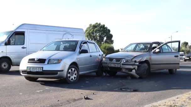 Vista Aérea Acidente Rodoviário Dnipro Segurança Rodoviária Carros Fluindo Centro — Vídeo de Stock