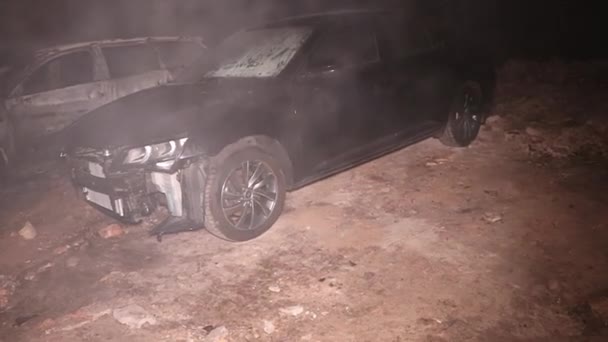 Fuego Coche Hombre Calle Ciudad Tratando Apagar Fuego Con Extintor — Vídeos de Stock