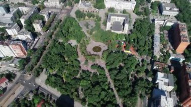 4K Ukrayna 'da Park Park' ın üzerinde uçan kahramanlar.