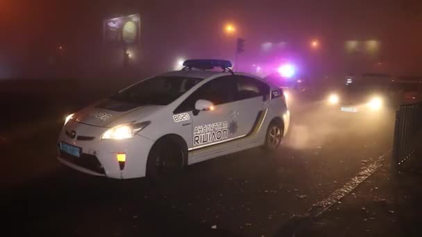 Fire Car City Street Man Trying Put Out Fire Extinguisher — Stock Video