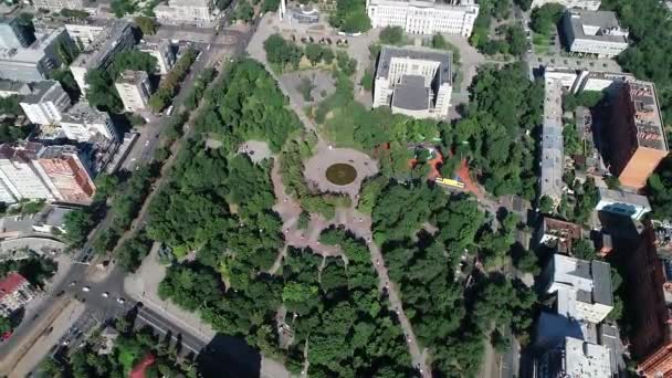Над Парком Героев Днепре Украины Пролетит Самолет — стоковое видео