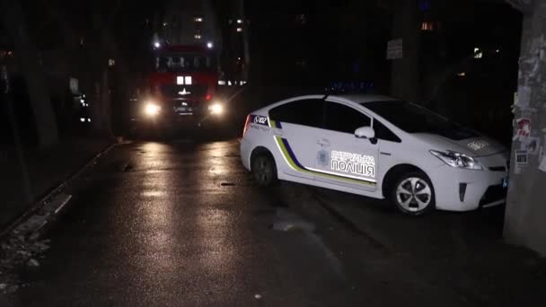 Een Kapotte Auto Een Ongeluk Rook Onder Motorkap Vandaan — Stockvideo