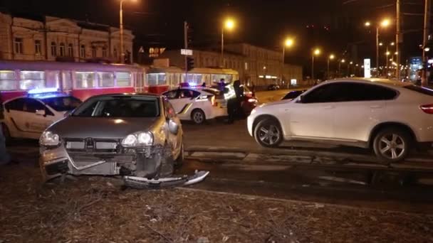 Rozbité Auto Nehodě Kouř Vycházející Zpod Kapoty — Stock video