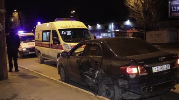 Een Kapotte Auto Een Ongeluk Rook Onder Motorkap Vandaan — Stockvideo