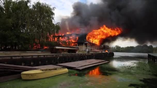 Stor Brand Med Svart Rök Antenn Topp Panoramautsikt Himmel Flyga — Stockvideo