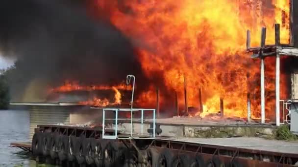 Grande Fuoco Con Fumo Nero Aereo Vista Panoramica Cielo Volare — Video Stock