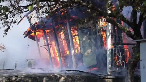 Großes Feuer Mit Schwarzem Rauch Antenne Oben Panoramablick Himmel Fliegen — Stockvideo