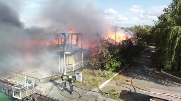 Grand Feu Avec Fumée Noire Aérienne Vue Panoramique Ciel Voler — Video