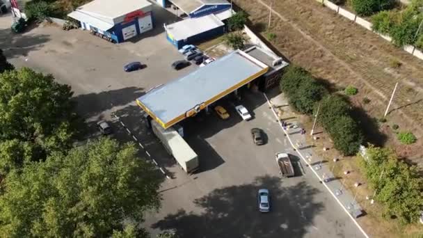 ウクライナのドニプロのガソリンスタンド Brsmガソリンスタンド 上から撮影 空中上からの眺めパノラマドローンコッパーフライスカイ映像 — ストック動画