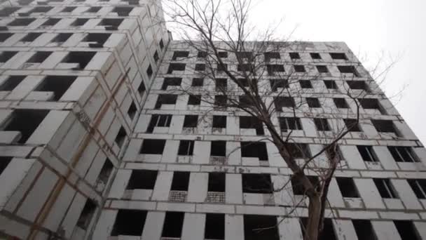 一架无人驾驶飞机在阿勒颇市上空拍摄 位于乌克兰第聂伯市 被遗弃的建筑俯瞰全景 — 图库视频影像
