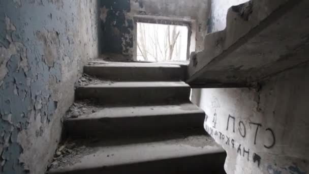 一架无人驾驶飞机在阿勒颇市上空拍摄 位于乌克兰第聂伯市 被遗弃的建筑俯瞰全景 — 图库视频影像