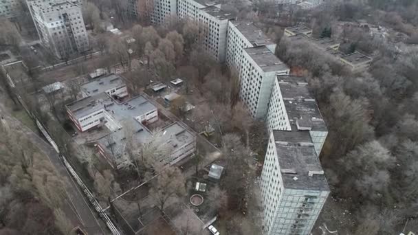 ドニプロ ウクライナのアレッポ市上空で撮影された無人機は 空中上のパノラマビューを構築放棄しました — ストック動画