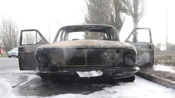 Deslizamento Câmera Lenta Dois Carros Passageiros Incendiou Que Sofria Incêndio — Vídeo de Stock