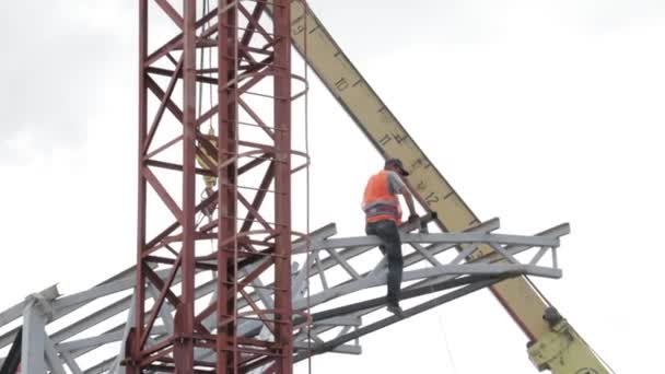 Dnjoekel Oekraïne Mensen Staan Van Bovenaf Kijken Het Kantoorgebouw Bouwen — Stockvideo